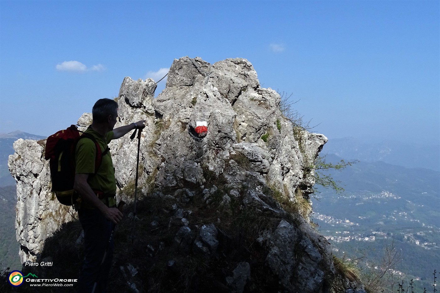 95 Arrivo prima parte ferrata in costruzione Ocone-Sperone NE e partenza della seconda.JPG